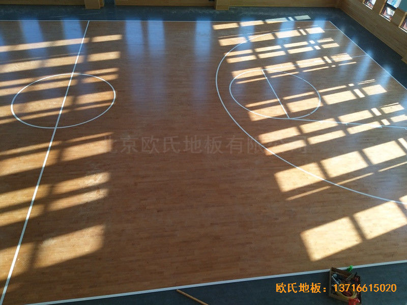 武漢廣阜屯小學(xué)清江錦城分校籃球館運動地板施工案例4